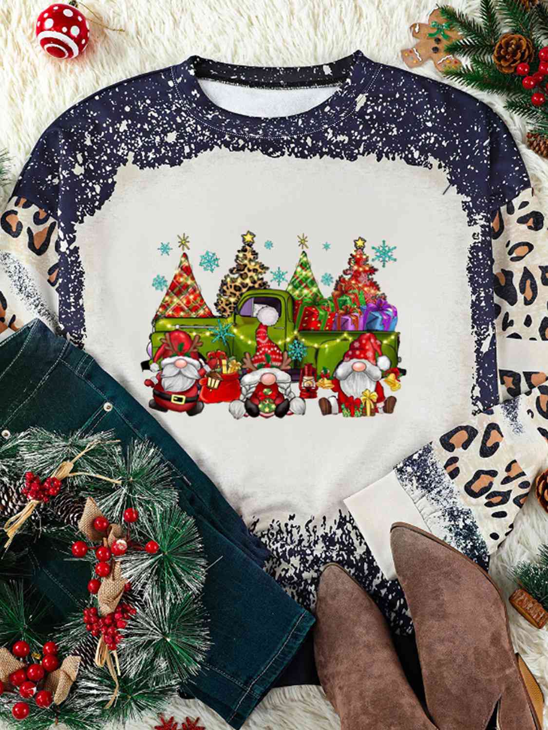 Plus Size Christmas Graphic Leopard Sweatshirt